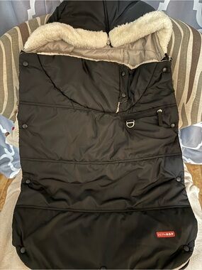 Skip Hop Black Stroller Footmuff with Cream Faux-Fur Lining